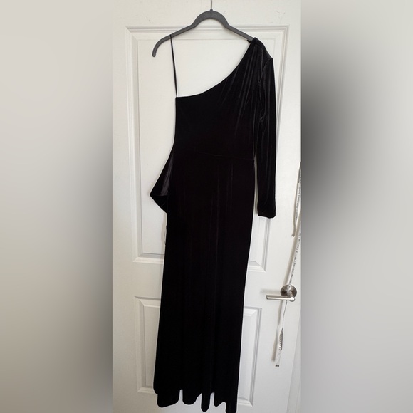 Amsale One-Shoulder Single Long Sleeve Velvet Gown in Black Size 4 NWT - Picture 11 of 11